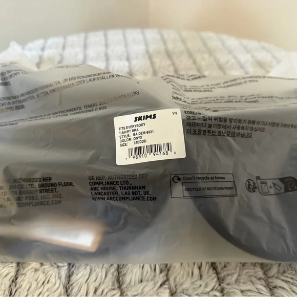 SKIMS Black/Onyx Fit Everybody T-shirt Bra - Picture 4 of 8